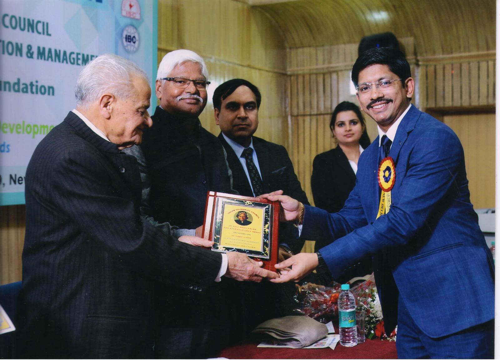 Vaibhav Agarwal receiving the Dr. A.P.J. Abdul Kalam Education Excellence Award