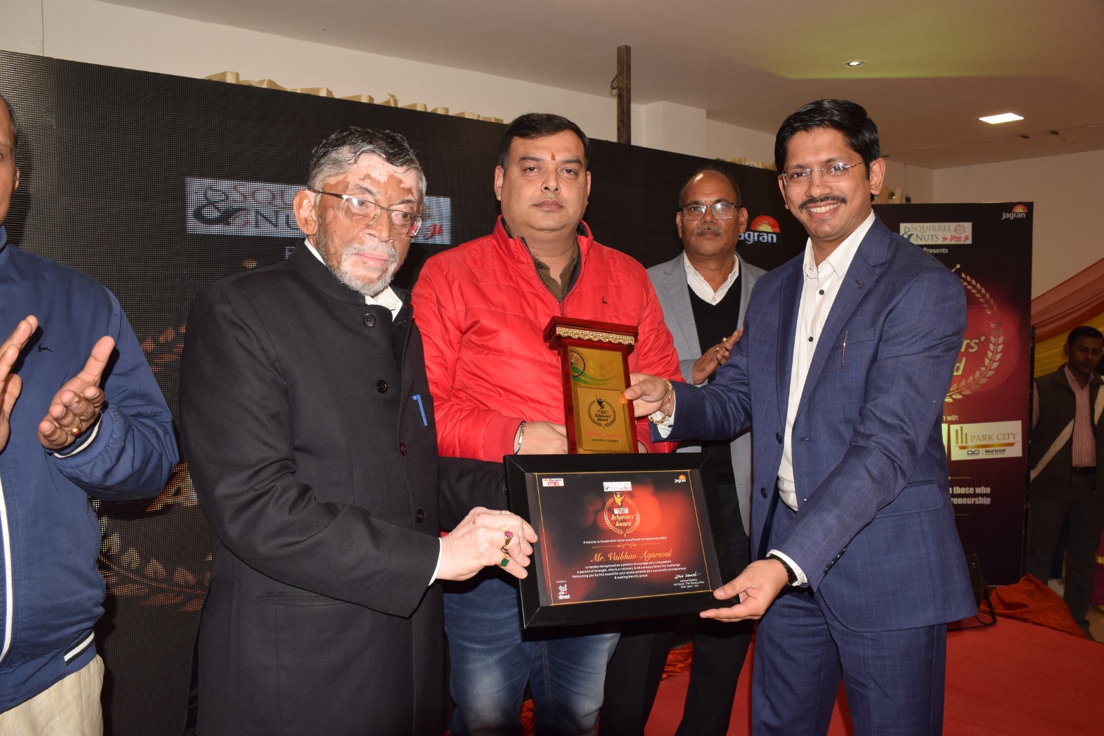 Vaibhav Agarwal receiving the Dainik Jagran Achievers' Award
